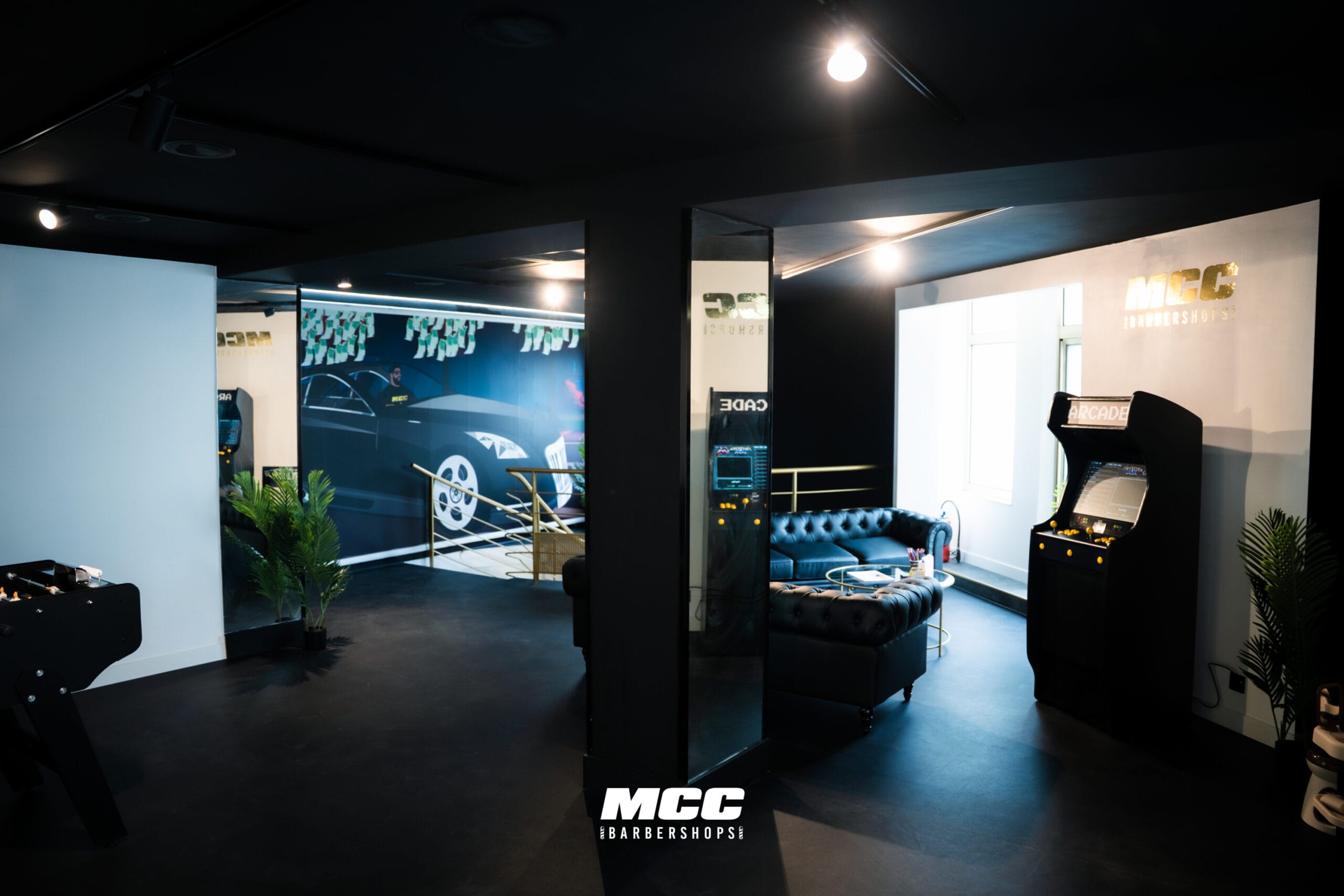 Intérieur du barbershop MCC Arras, salon premium au centre-ville