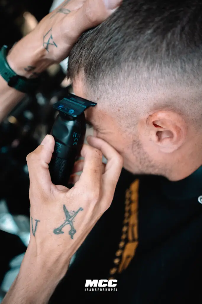 Coupe barber dégradé homme moderne MCC barbershops
