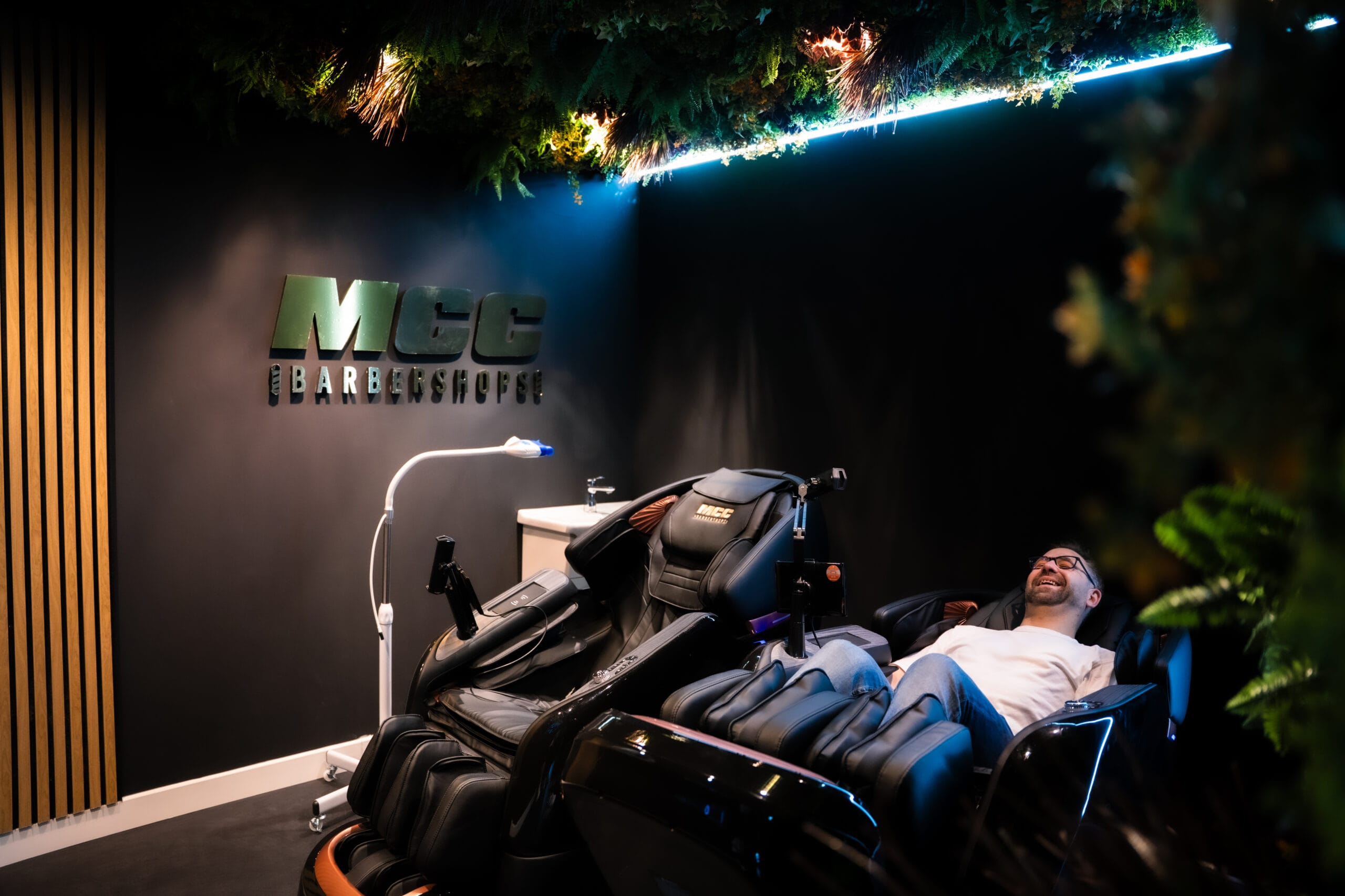 Clients installés dans les sièges massants MCC Institute