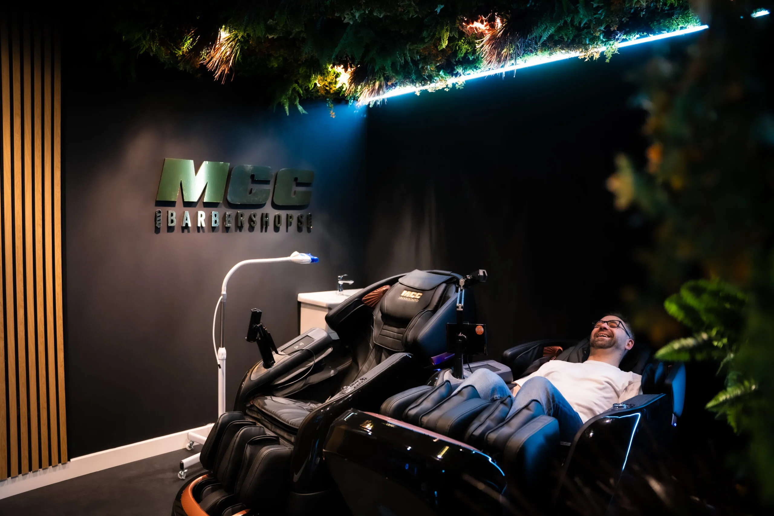 Clients installés dans les sièges massants MCC Institute